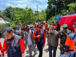 [UPDATE] Erupsi Gunungapi Ruang: Kepala BNPB Tinjau Lokasi Pengungsian Warga di Pulau Siau